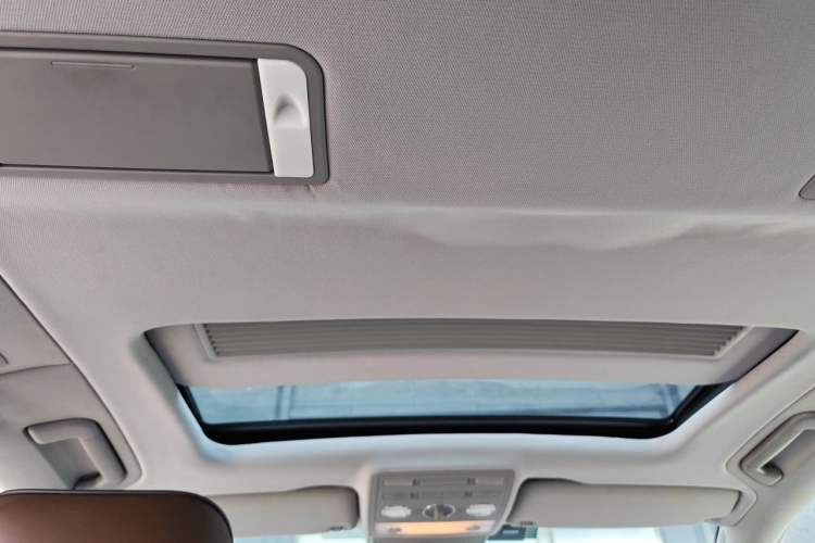 Used Volkswagen Phaeton 2011 3.6L V6 5-Seater Extended Comfort Version Headliner