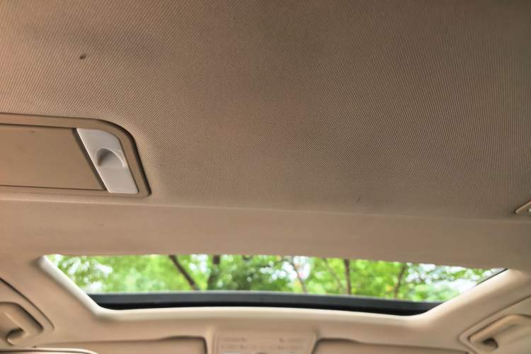 Used Volkswagen Phaeton 2011 3.6L V6 5-Seater Extended-Length Individual Edition Headliner