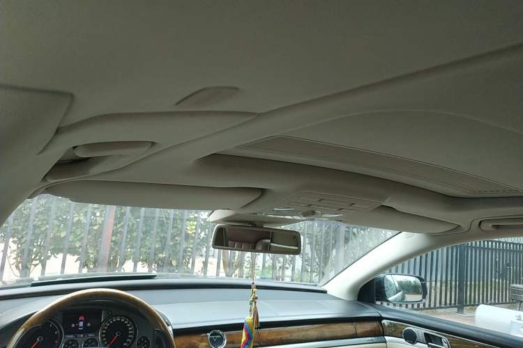 Used Volkswagen Phaeton 2011 3.6L V6 4-Seater Extended-Length Individual Edition Headliner