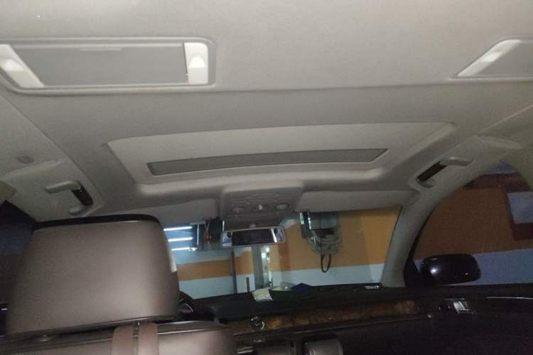 Used Volkswagen Phaeton 2011 3.6L V6 4-Seater Extended-Length Individual Edition Headliner