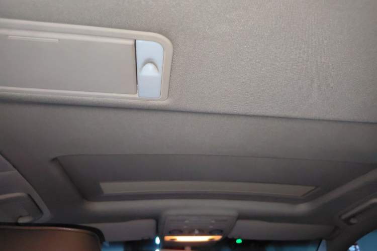 Used Volkswagen Phaeton 2011 3.6L V6 5-Seater Extended Comfort Version Headliner