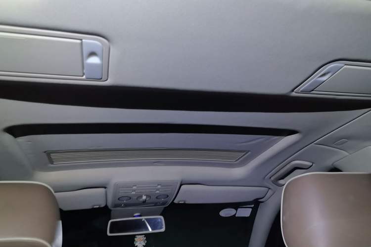 Used Volkswagen Phaeton 2011 3.6L V6 5-Seater Extended Business Edition Headliner