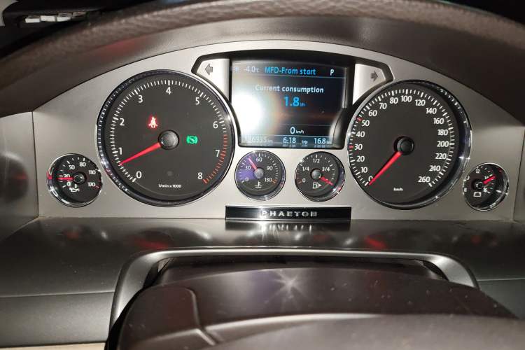 Used Volkswagen Phaeton 2011 3.6L V6 5-Seater Extended Comfort Version Instrument Cluster