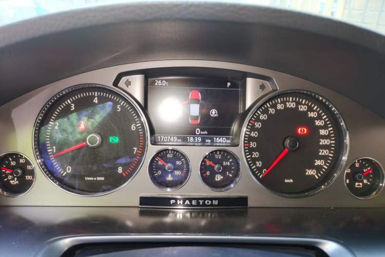 Used Volkswagen Phaeton 2011 3.6L V6 5-Seater Extended Business Edition Instrument Cluster