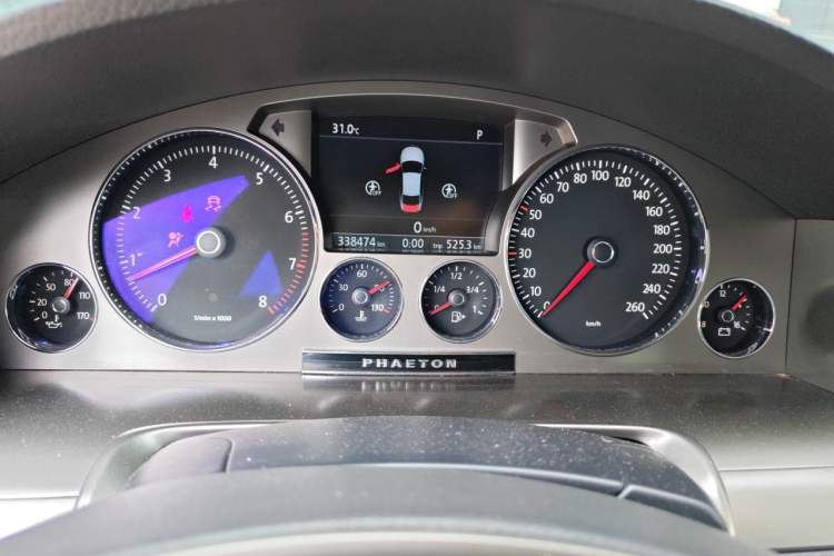 Used Volkswagen Phaeton 2011 3.6L V6 5-Seater Extended Comfort Version Instrument Cluster