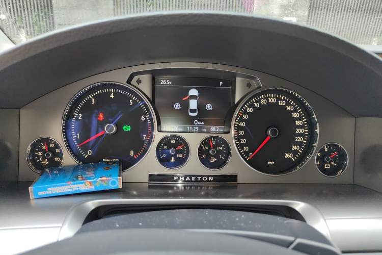 Used Volkswagen Phaeton 2011 3.6L V6 5-Seater Extended Business Edition Instrument Cluster