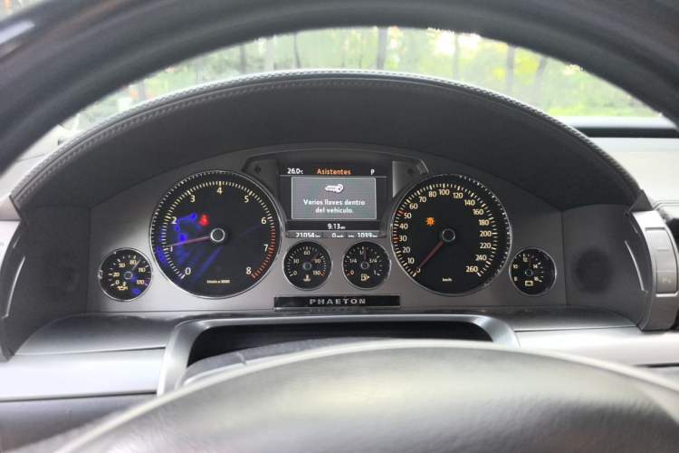 Used Volkswagen Phaeton 2011 3.6L V6 4-Seater Extended-Length Individual Edition Instrument Cluster