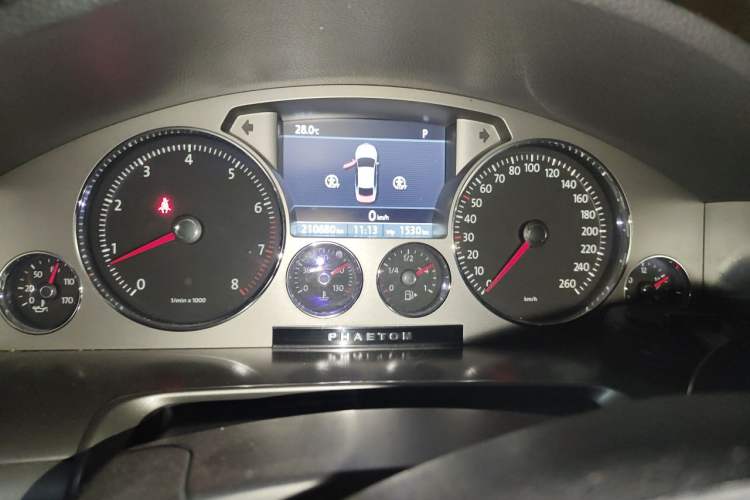 Used Volkswagen Phaeton 2011 3.6L V6 4-Seater Extended-Length Individual Edition Instrument Cluster