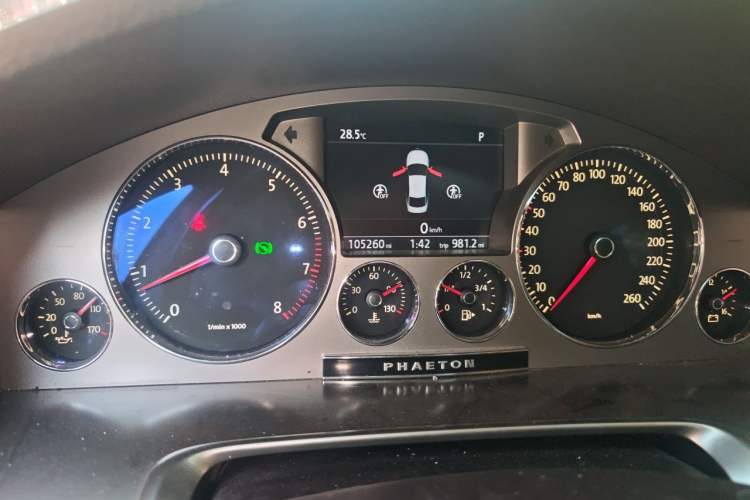 Used Volkswagen Phaeton 2011 3.6L V6 5-Seater Extended Comfort Version Instrument Cluster