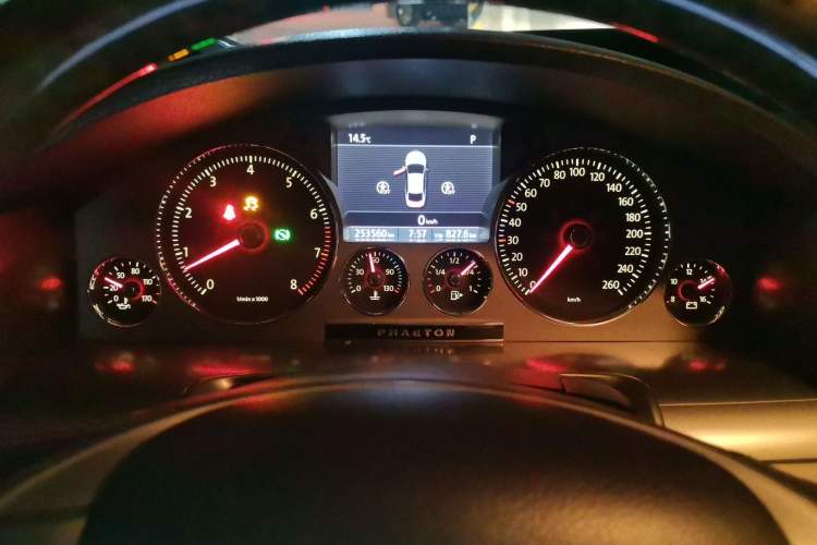 Used Volkswagen Phaeton 2011 3.6L V6 5-Seater Extended Business Edition Instrument Cluster