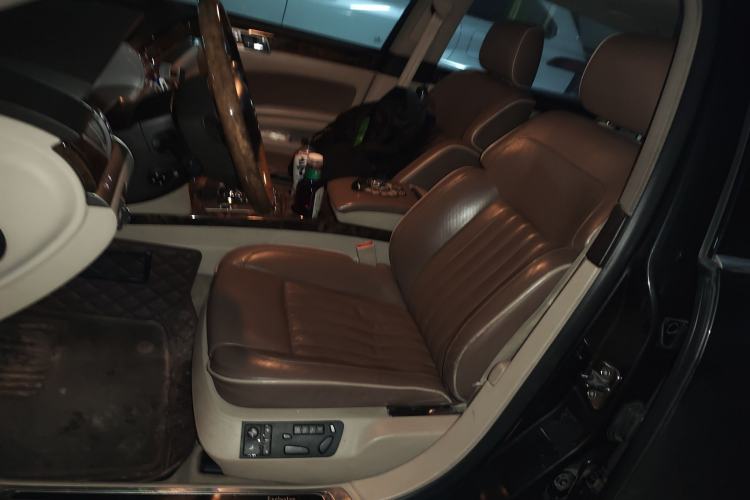 Used Volkswagen Phaeton 2011 3.6L V6 5-Seater Extended Comfort Version Left Front Seat