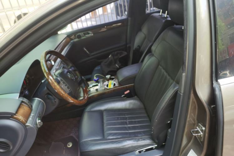 Used Volkswagen Phaeton 2011 3.6L V6 5-Seater Extended Business Edition Left Front Seat