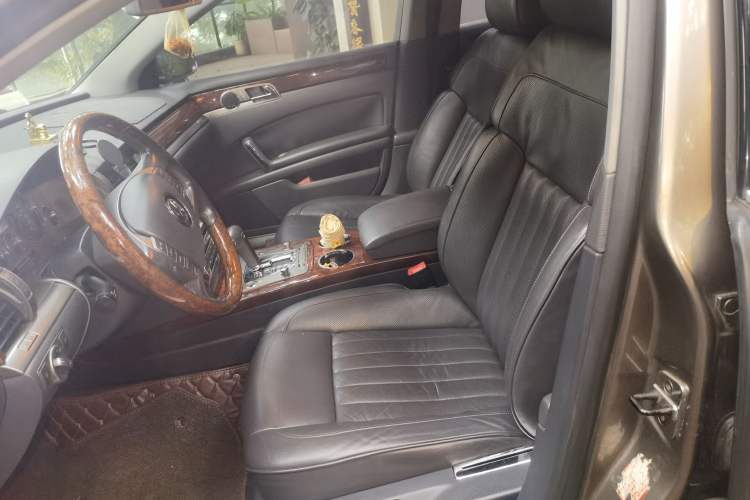 Used Volkswagen Phaeton 2011 3.6L V6 5-Seater Extended Comfort Version Left Front Seat