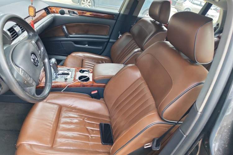 Used Volkswagen Phaeton 2011 3.6L V6 5-Seater Extended Comfort Version Left Front Seat