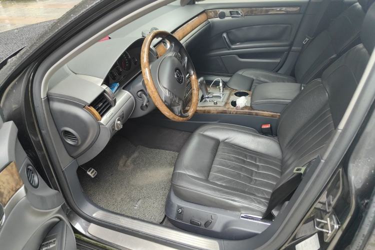 Used Volkswagen Phaeton 2011 3.6L V6 5-Seater Extended Business Edition Left Front Seat