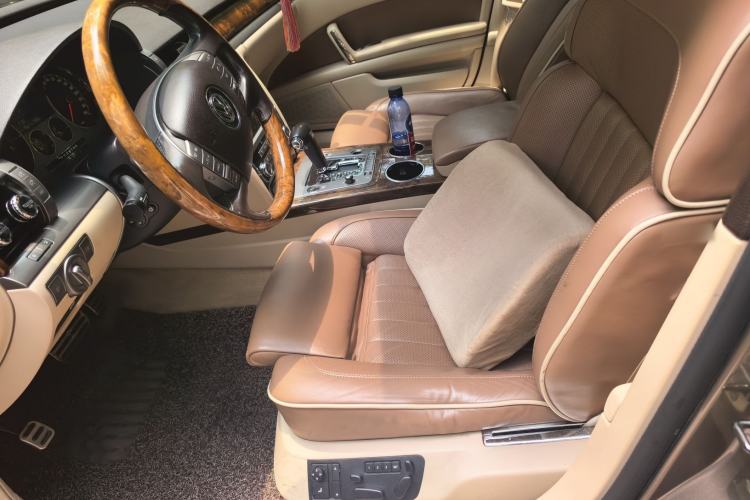 Used Volkswagen Phaeton 2011 3.6L V6 5-Seater Extended-Length Individual Edition Left Front Seat