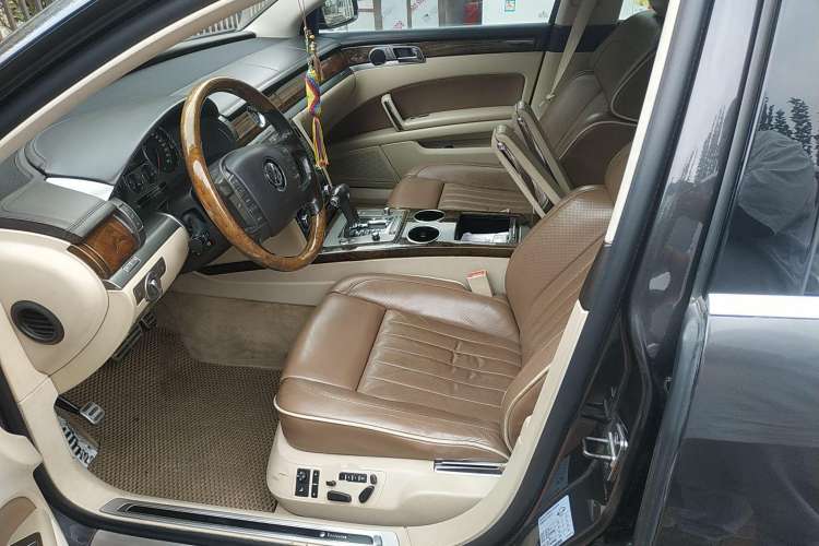 Used Volkswagen Phaeton 2011 3.6L V6 4-Seater Extended-Length Individual Edition Left Front Seat