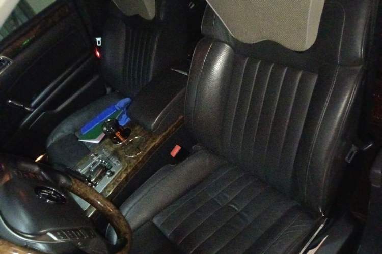 Used Volkswagen Phaeton 2011 3.6L V6 5-Seater Extended Business Edition Left Front Seat