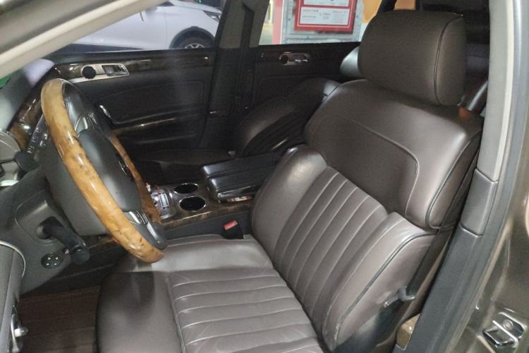 Used Volkswagen Phaeton 2011 3.6L V6 4-Seater Extended-Length Individual Edition Left Front Seat
