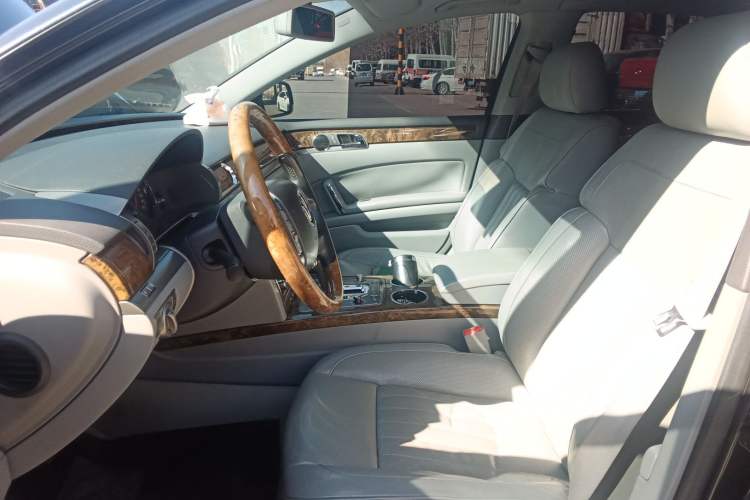 Used Volkswagen Phaeton 2011 3.6L V6 5-Seater Extended Comfort Version Left Front Seat