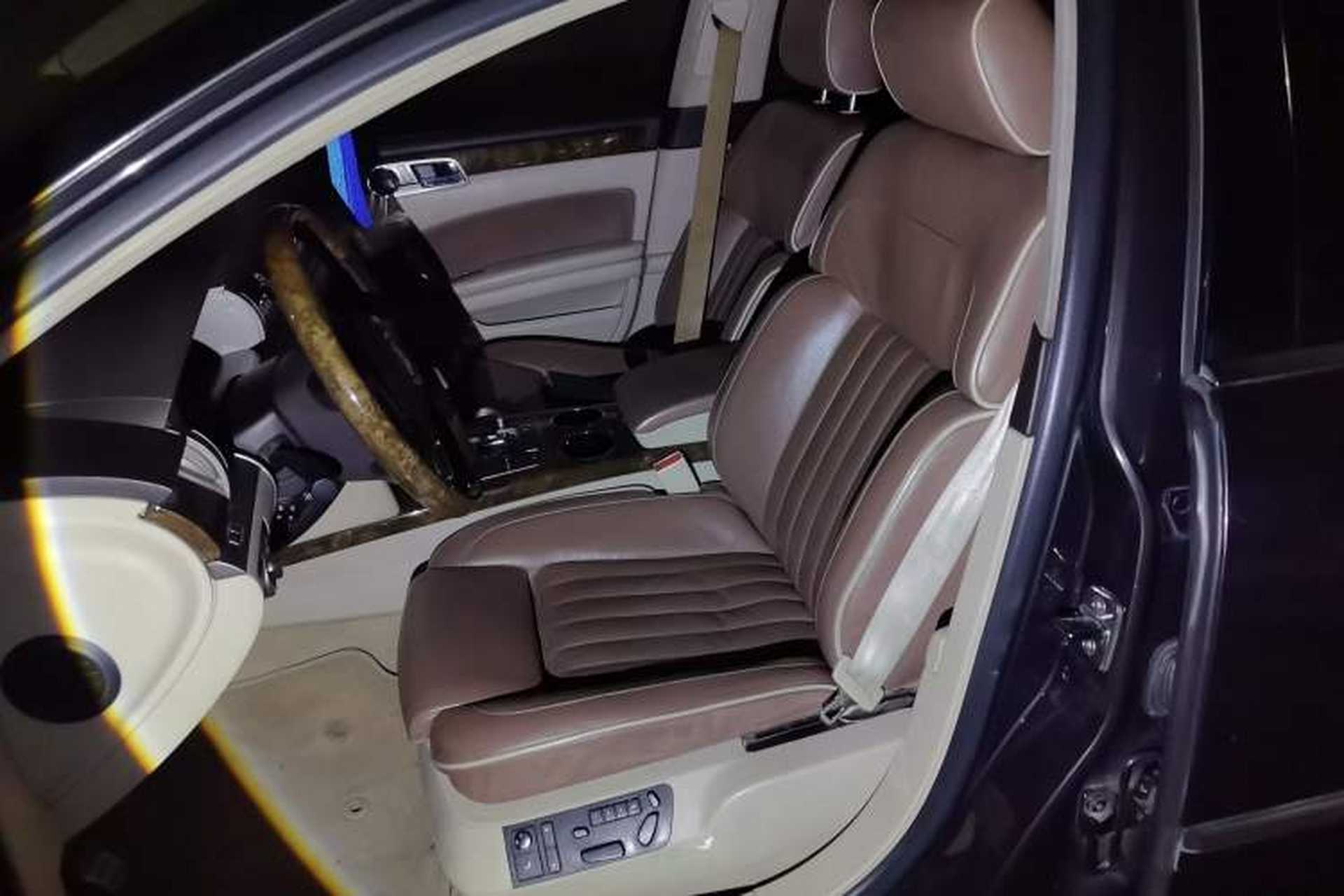 Used Volkswagen Phaeton 2011 3.6L V6 5-Seater Extended Business Edition Left Front Seat