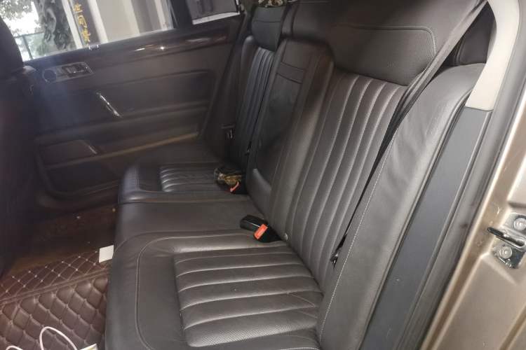 Used Volkswagen Phaeton 2011 3.6L V6 5-Seater Extended Comfort Version Left Rear Seat