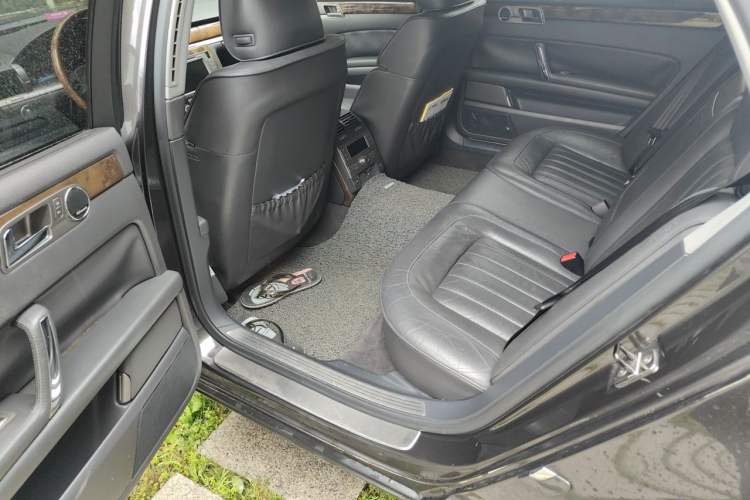 Used Volkswagen Phaeton 2011 3.6L V6 5-Seater Extended Business Edition Left Rear Seat