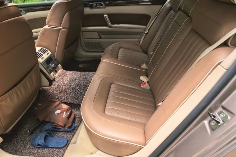 Used Volkswagen Phaeton 2011 3.6L V6 5-Seater Extended-Length Individual Edition Left Rear Seat