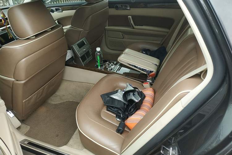 Used Volkswagen Phaeton 2011 3.6L V6 4-Seater Extended-Length Individual Edition Left Rear Seat