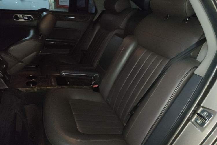 Used Volkswagen Phaeton 2011 3.6L V6 4-Seater Extended-Length Individual Edition Left Rear Seat