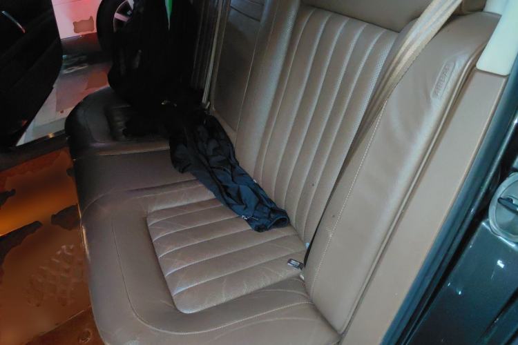 Used Volkswagen Phaeton 2011 3.6L V6 5-Seater Extended Comfort Version Left Rear Seat