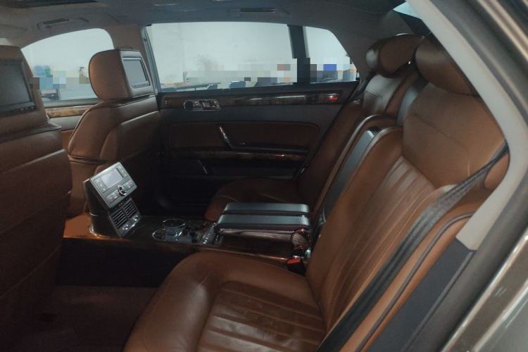 Used Volkswagen Phaeton 2011 4.2L V8 4-seat Extended-Range Individual Edition Left Rear Seat