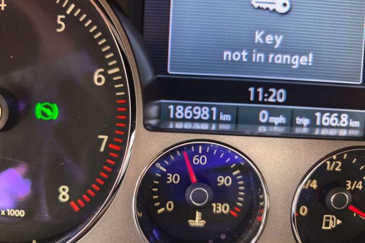 Used Volkswagen Phaeton 2011 3.6L V6 5-Seater Extended-Length Individual Edition Odometer Close Up