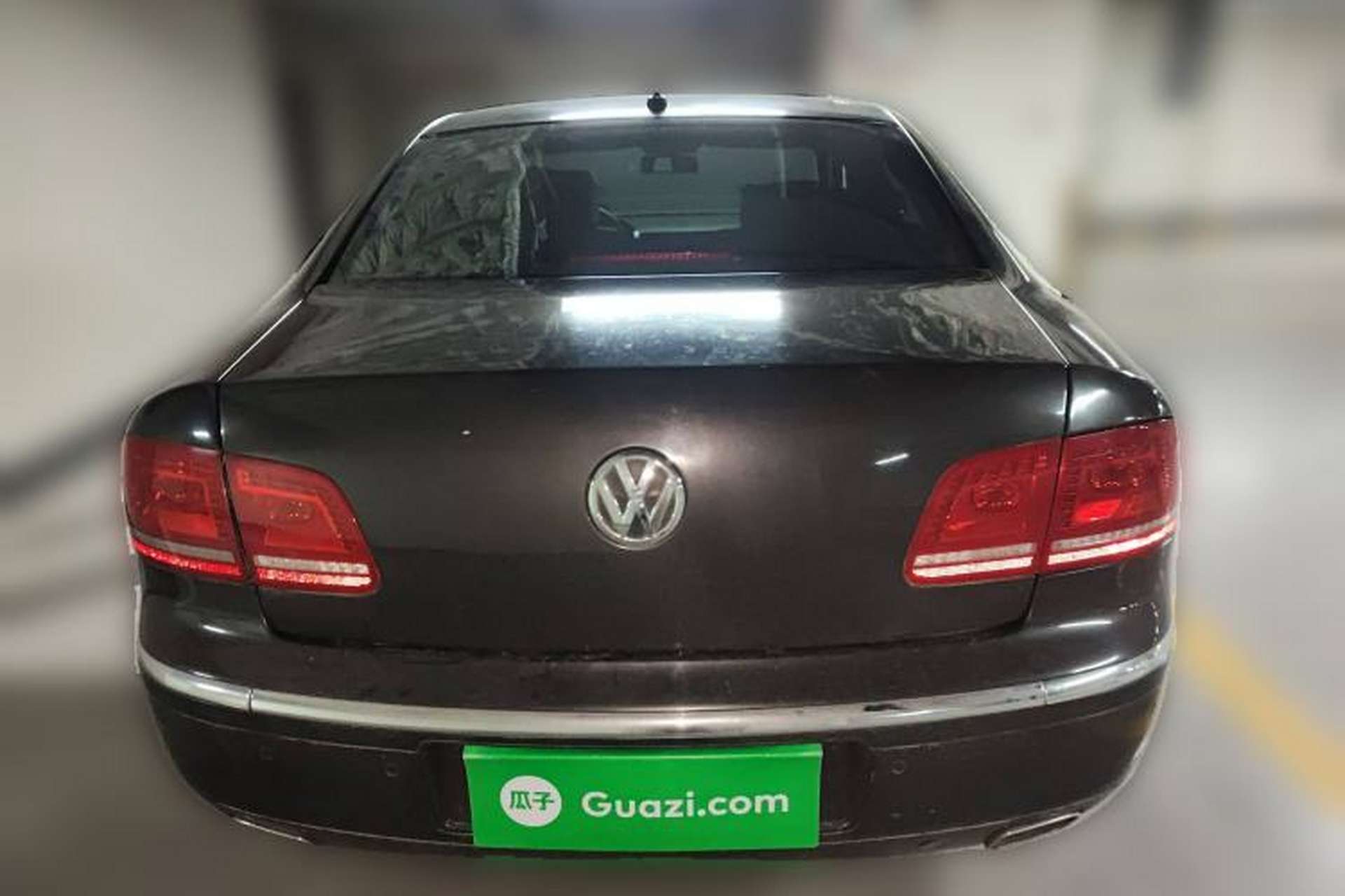 Used Volkswagen Phaeton 2011 4.2L V8 4-seat Extended-Range Individual Edition Rear