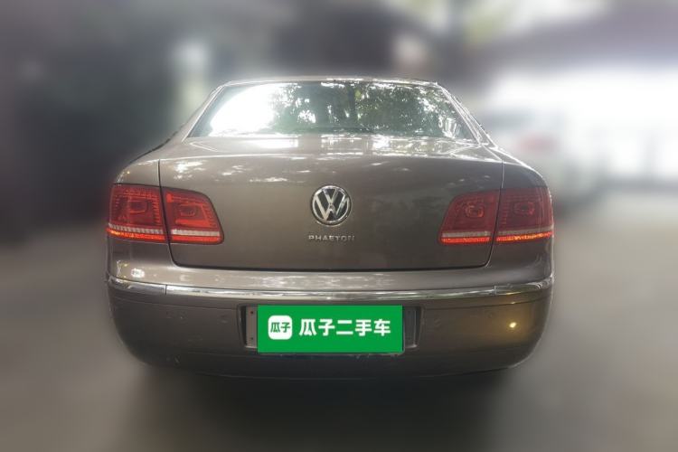 Used Volkswagen Phaeton 2011 3.6L V6 5-Seater Extended Comfort Version Rear