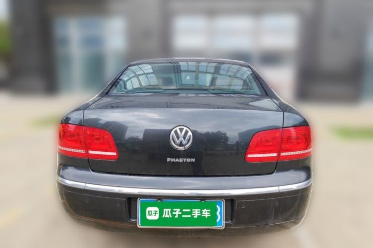 Used Volkswagen Phaeton 2011 3.6L V6 5-Seater Extended Comfort Version Rear