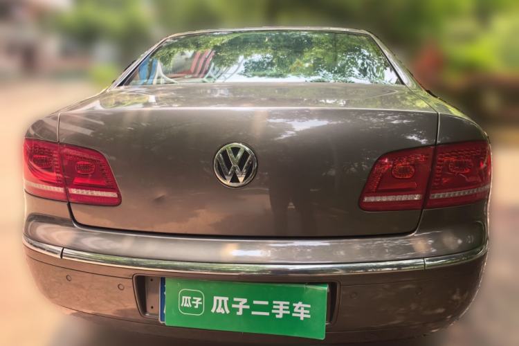 Used Volkswagen Phaeton 2011 3.6L V6 5-Seater Extended-Length Individual Edition Rear