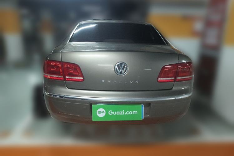 Used Volkswagen Phaeton 2011 3.6L V6 4-Seater Extended-Length Individual Edition Rear