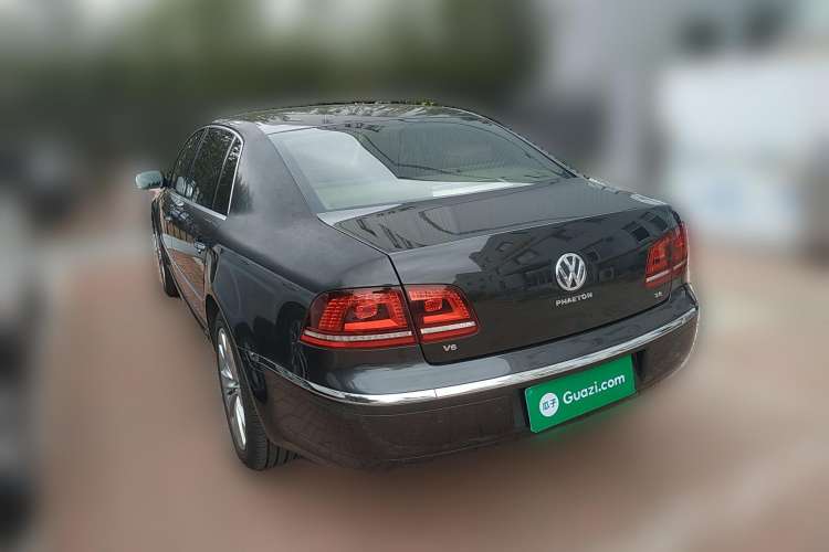 Used Volkswagen Phaeton 2011 3.6L V6 4-Seater Extended-Length Individual Edition Rear Left 45 Deg