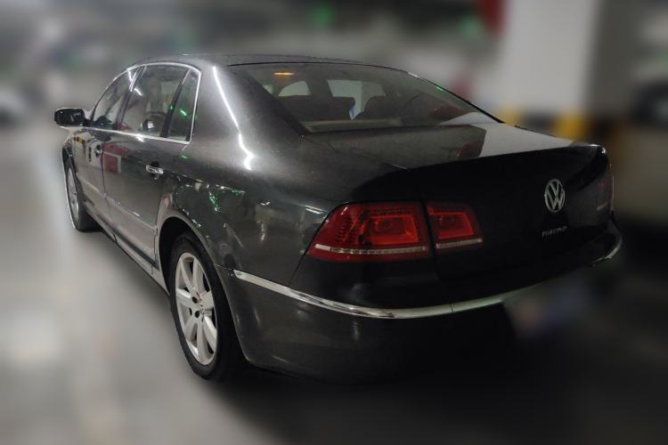 Used Volkswagen Phaeton 2011 3.6L V6 5-Seater Extended Comfort Version Rear Left 45 Deg