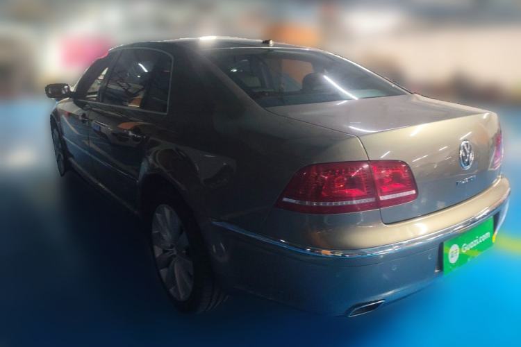 Used Volkswagen Phaeton 2011 4.2L V8 4-seat Extended-Range Individual Edition Rear Left 45 Deg