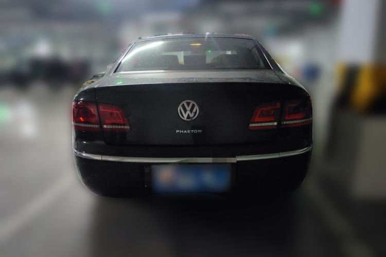 Used Volkswagen Phaeton 2011 3.6L V6 5-Seater Extended Comfort Version Rear