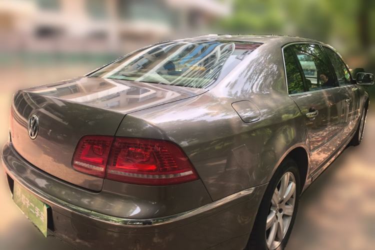 Used Volkswagen Phaeton 2011 3.6L V6 5-Seater Extended-Length Individual Edition Rear Right 45 Deg