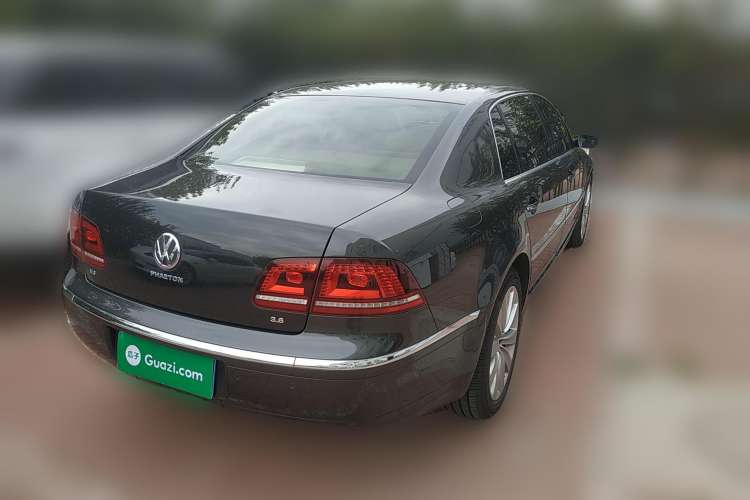 Used Volkswagen Phaeton 2011 3.6L V6 4-Seater Extended-Length Individual Edition Rear Right 45 Deg