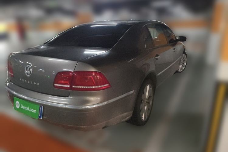 Used Volkswagen Phaeton 2011 3.6L V6 4-Seater Extended-Length Individual Edition Rear Right 45 Deg