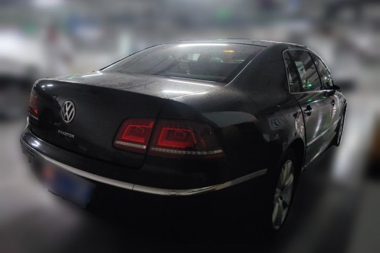 Used Volkswagen Phaeton 2011 3.6L V6 5-Seater Extended Comfort Version Rear Right 45 Deg