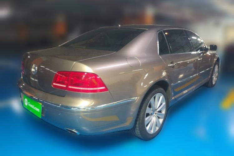 Used Volkswagen Phaeton 2011 4.2L V8 4-seat Extended-Range Individual Edition Rear Right 45 Deg