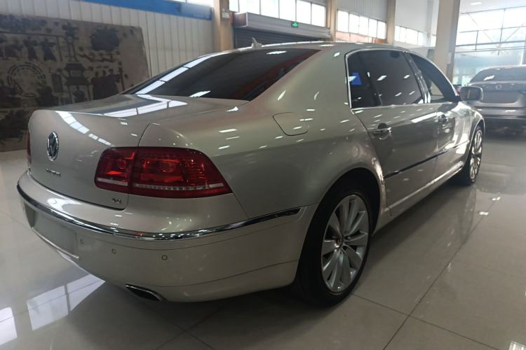 Used Volkswagen Phaeton 2011 4.2L V8 4-seat Extended-Range Individual Edition Rear Right 45 Deg