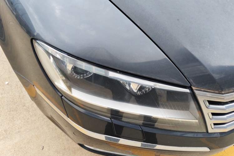 Used Volkswagen Phaeton 2011 3.6L V6 5-Seater Extended Comfort Version Right Front Headlight