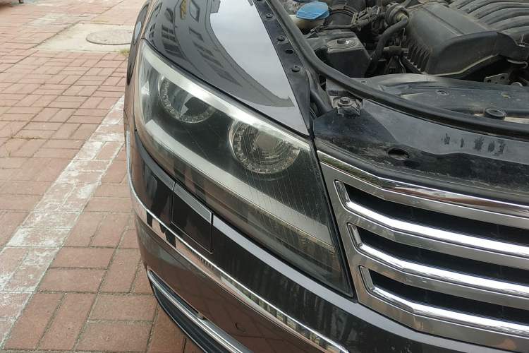 Used Volkswagen Phaeton 2011 3.6L V6 4-Seater Extended-Length Individual Edition Right Front Headlight